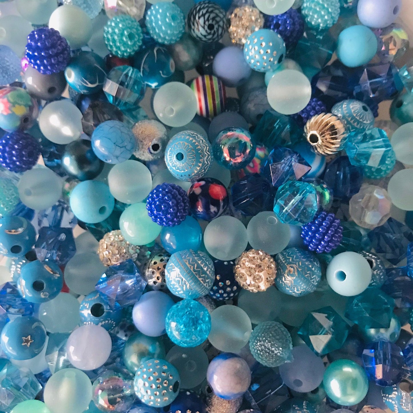 Blue Bubblegum beads, acrylic 12mm assorted mix Pale blues with silver theme mix styles