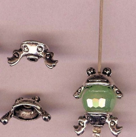 Silver Frog Bead Cap 2 piece sets detailed 3D pattern with eyes and feet top and bottom detailed frog sets frogs charm