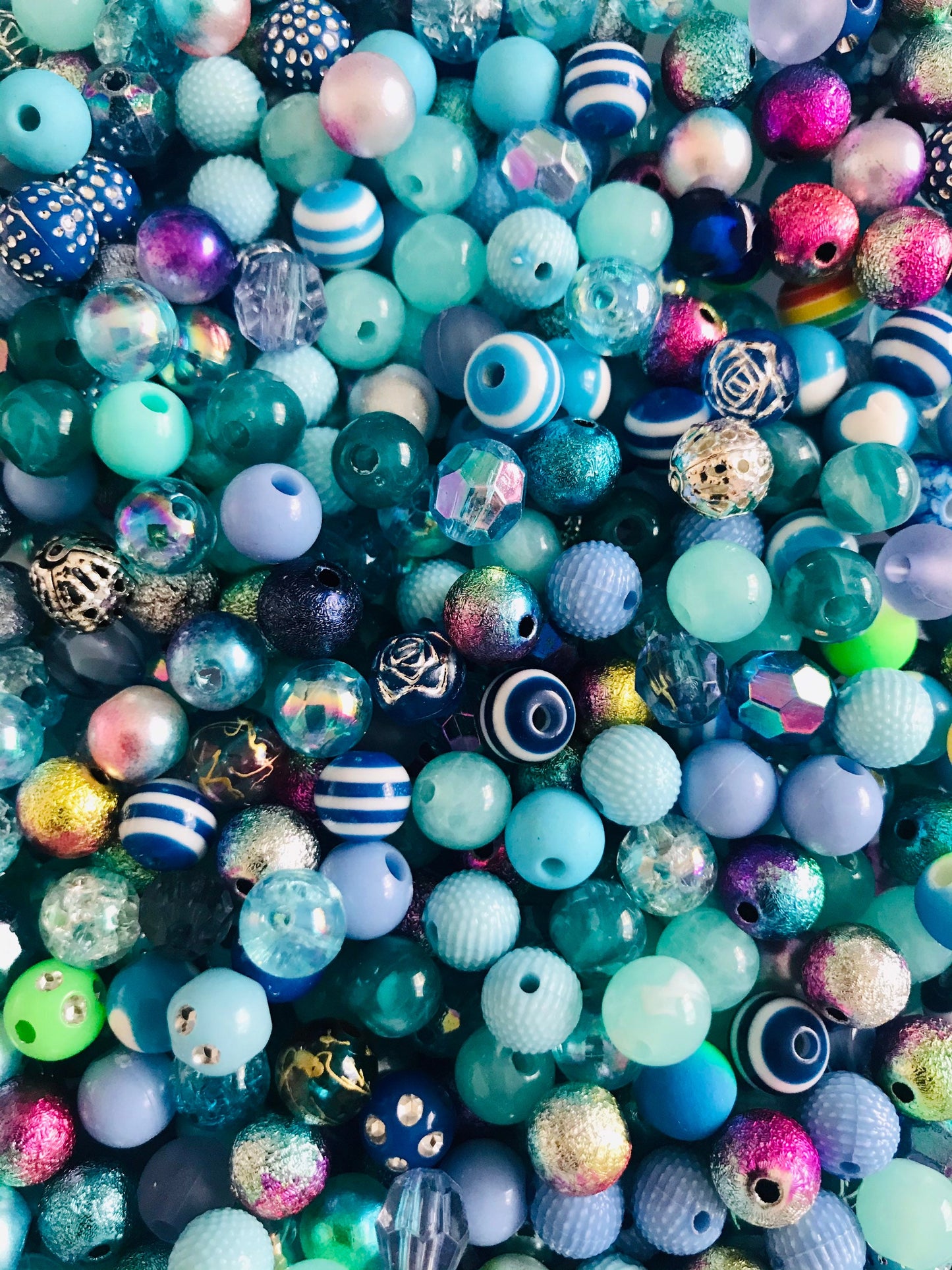 Blue Bubblegum beads, assorted acrylic 8mm beads, assorted mix Pale blues with silver theme mix styles